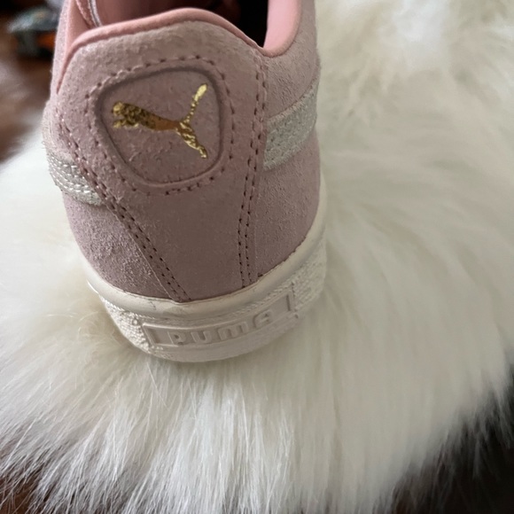 Classic Suede Pink Puma’s - Picture 5 of 6